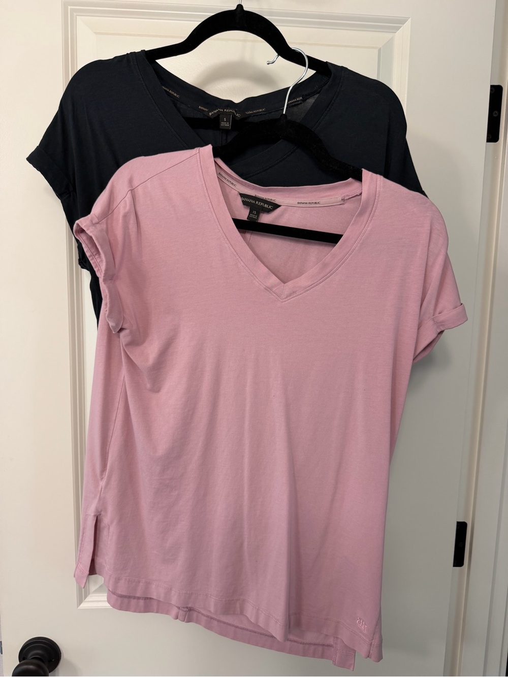 Banana Republic (S black / XS Pink) V-Neck Short Sleeve Tee